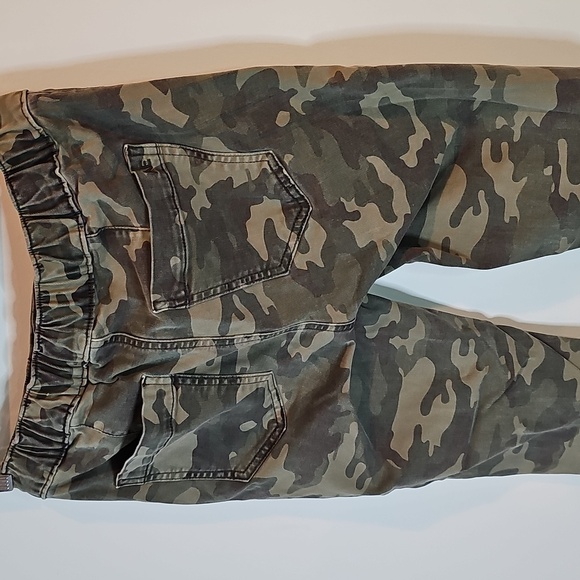 American Eagle Outfitters Size 4Camo Joggers - Picture 4 of 8